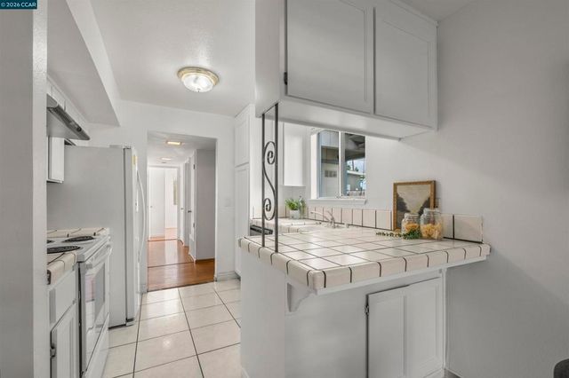 2549 San Leandro Blvd, San Leandro, CA 94578