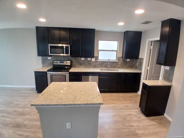 2131 Flora Vis, San Antonio, TX 78224