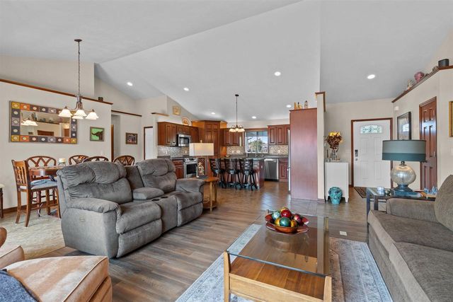 4702 N WREN DRIVE, Appleton, WI 54913