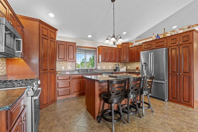 4702 N WREN DRIVE, Appleton, WI 54913