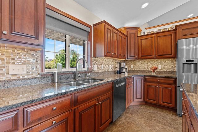 4702 N WREN DRIVE, Appleton, WI 54913