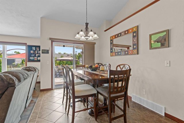 4702 N WREN DRIVE, Appleton, WI 54913