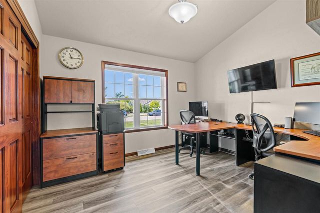 4702 N WREN DRIVE, Appleton, WI 54913