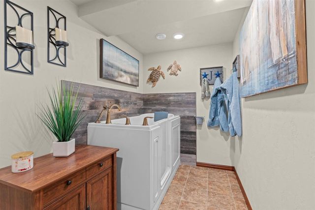 4702 N WREN DRIVE, Appleton, WI 54913