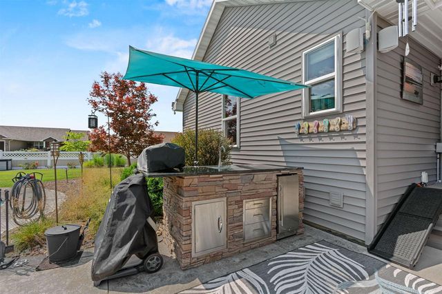 4702 N WREN DRIVE, Appleton, WI 54913