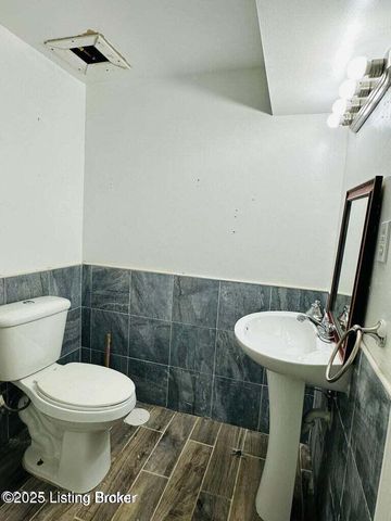 4105 North Ln, Louisville, KY 40216