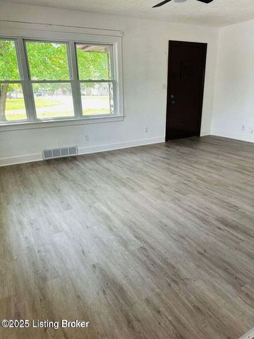 4105 North Ln, Louisville, KY 40216