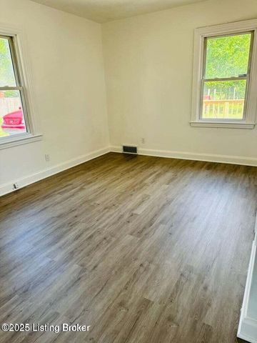 4105 North Ln, Louisville, KY 40216