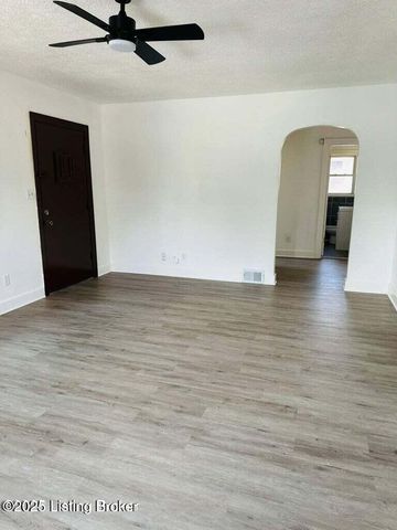 4105 North Ln, Louisville, KY 40216