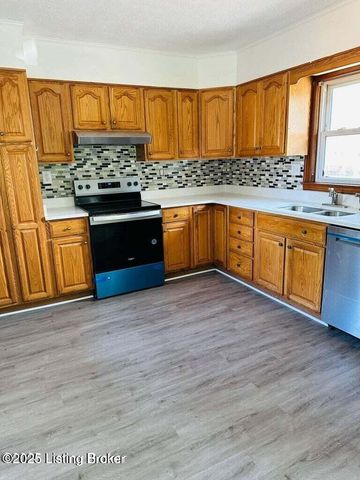 4105 North Ln, Louisville, KY 40216