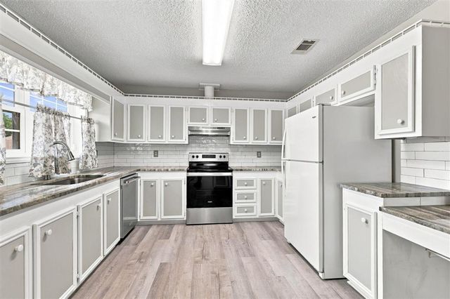 5817 Dundee Street, Lake Charles, LA 70605