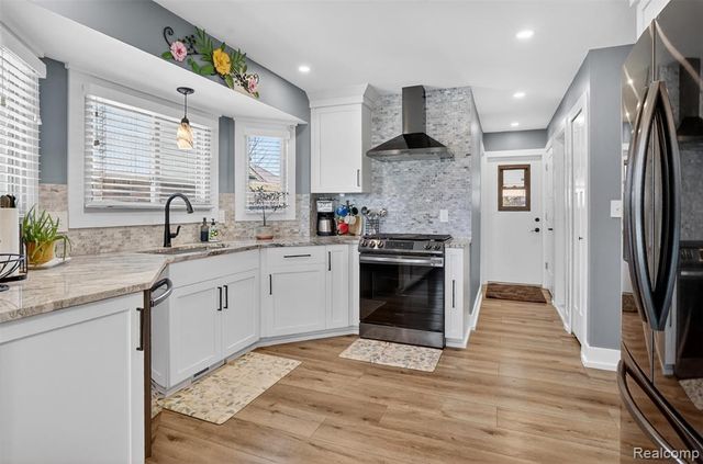 20755 Cannon Drive, Clinton Township, MI 48038