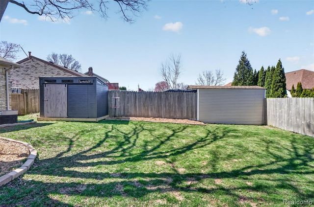 20755 Cannon Drive, Clinton Township, MI 48038