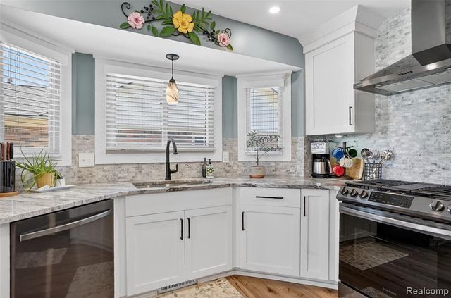 20755 Cannon Drive, Clinton Township, MI 48038