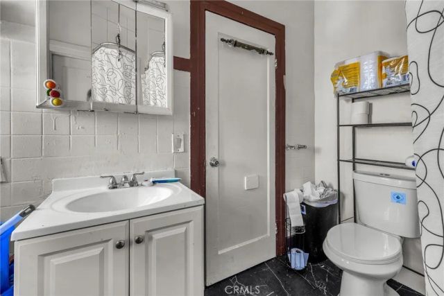 9019 S San Pedro, Los Angeles, CA 90003