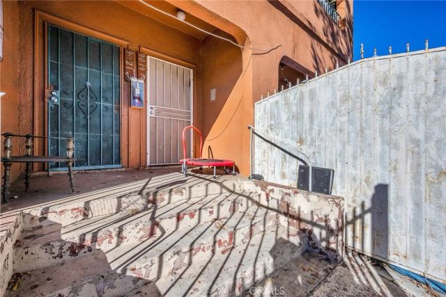 9019 S San Pedro, Los Angeles, CA 90003