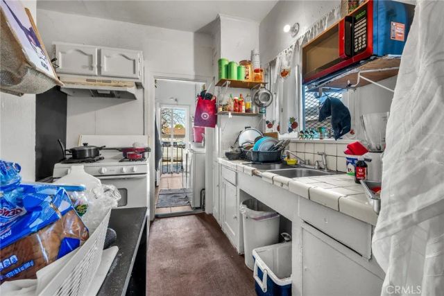 9019 S San Pedro, Los Angeles, CA 90003