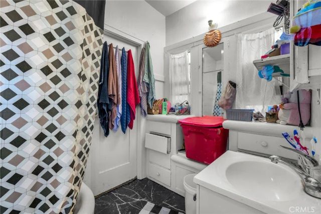 9019 S San Pedro, Los Angeles, CA 90003