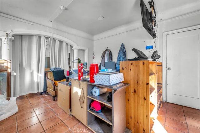 9019 S San Pedro, Los Angeles, CA 90003