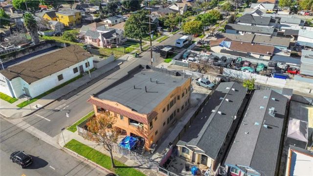 9019 S San Pedro, Los Angeles, CA 90003