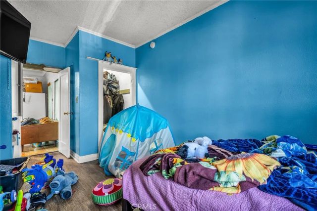 9019 S San Pedro, Los Angeles, CA 90003
