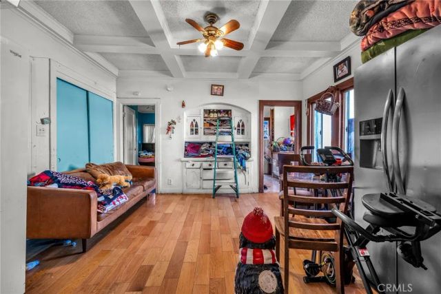 9019 S San Pedro, Los Angeles, CA 90003