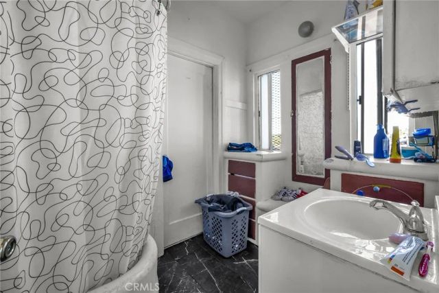 9019 S San Pedro, Los Angeles, CA 90003