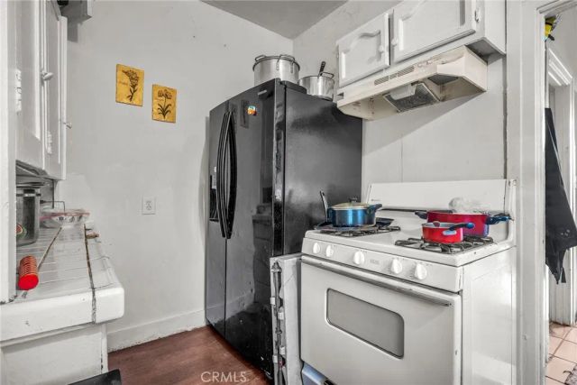 9019 S San Pedro, Los Angeles, CA 90003
