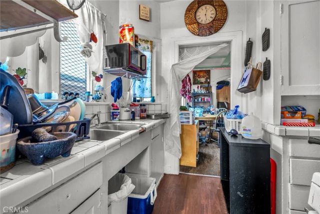 9019 S San Pedro, Los Angeles, CA 90003
