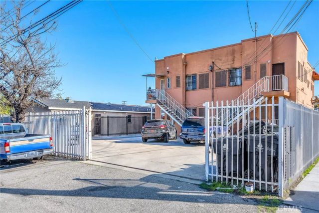 9019 S San Pedro, Los Angeles, CA 90003