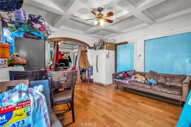 9019 S San Pedro, Los Angeles, CA 90003