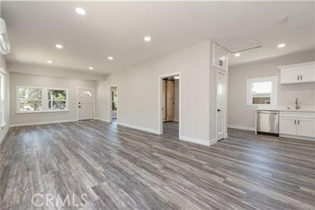 1017 S Washburn, Corona, CA 92882