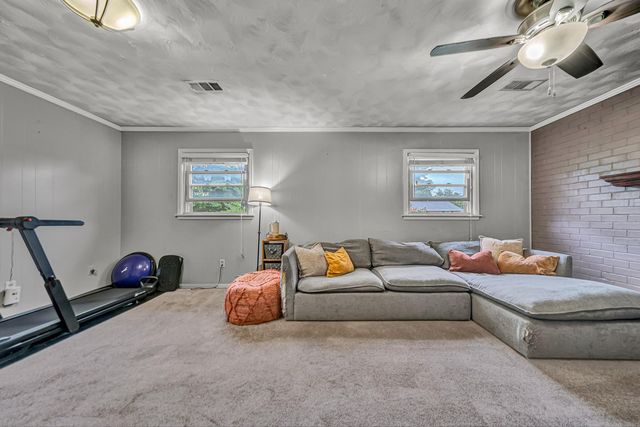 5733 Sierra DR, Roanoke, VA 24012