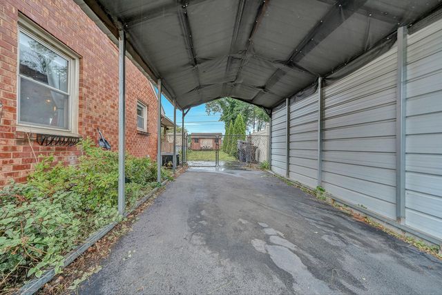 5733 Sierra DR, Roanoke, VA 24012