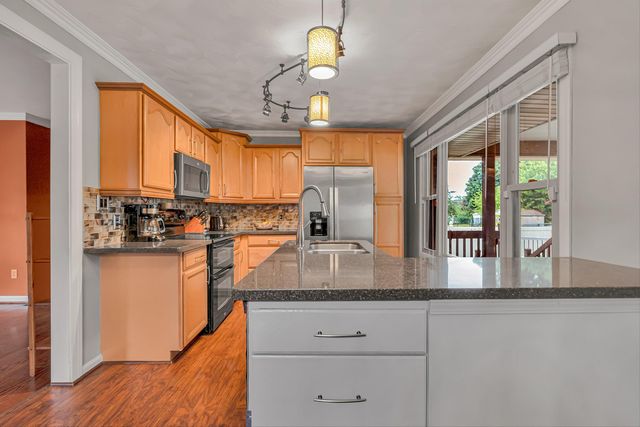 5733 Sierra DR, Roanoke, VA 24012