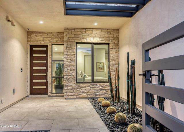 5553 E STELLA Lane, Paradise Valley, AZ 85253