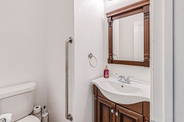 804 Ridge Point Drive, Grand Prairie, TX 75052