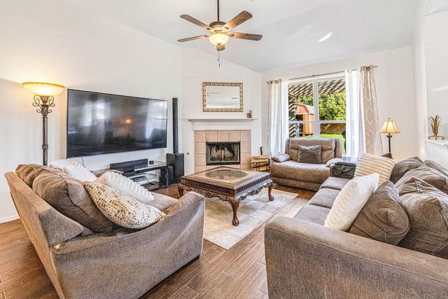 804 Ridge Point Drive, Grand Prairie, TX 75052