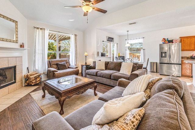 804 Ridge Point Drive, Grand Prairie, TX 75052