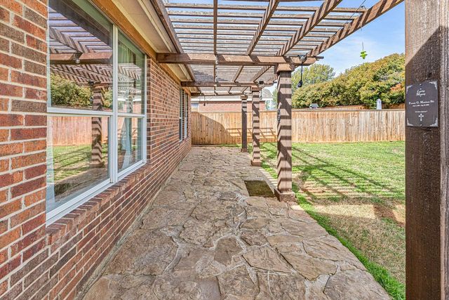 804 Ridge Point Drive, Grand Prairie, TX 75052