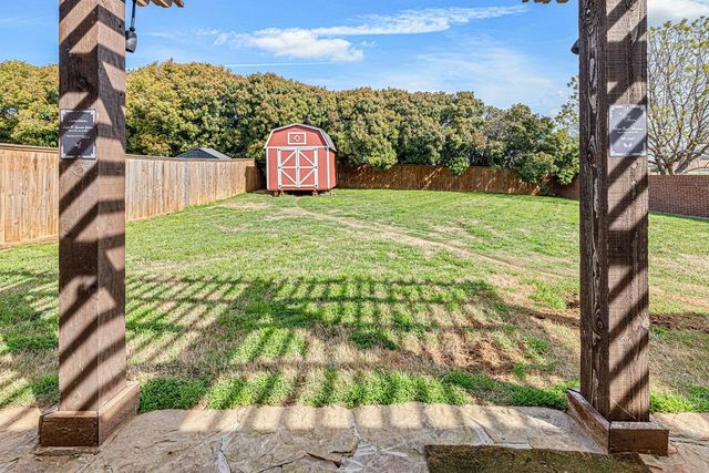 804 Ridge Point Drive, Grand Prairie, TX 75052