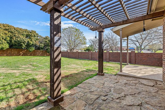 804 Ridge Point Drive, Grand Prairie, TX 75052