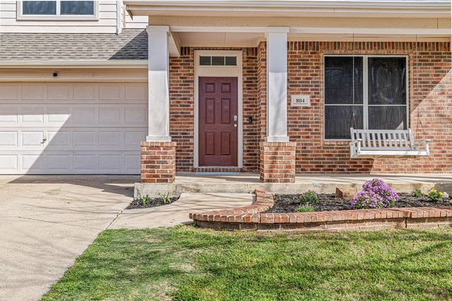 804 Ridge Point Drive, Grand Prairie, TX 75052