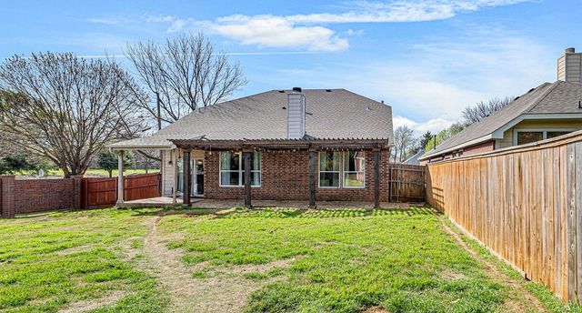 804 Ridge Point Drive, Grand Prairie, TX 75052