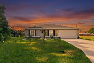 2274 SE POWELL Court, Port St. Lucie, FL 34952