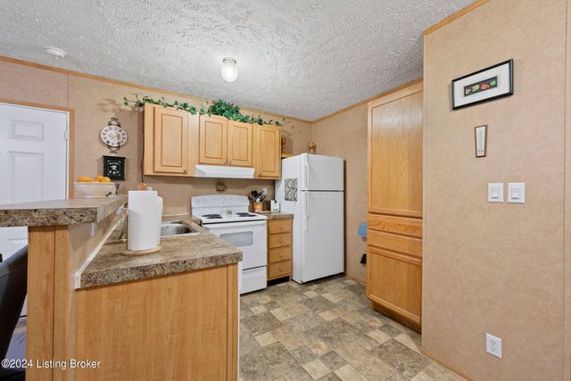 60 Hickory Ln, Clarkson, KY 42726