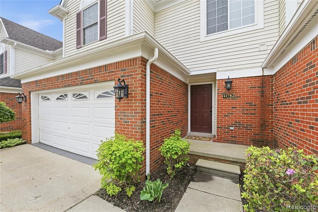 41782 Brownstone Drive, Novi, MI 48377