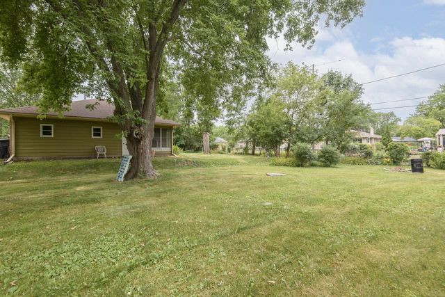 933 Parkview LANE, Mukwonago, WI 53149