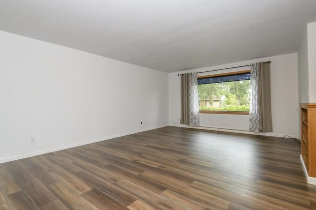 933 Parkview LANE, Mukwonago, WI 53149