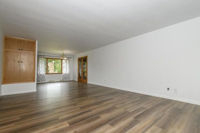 933 Parkview LANE, Mukwonago, WI 53149